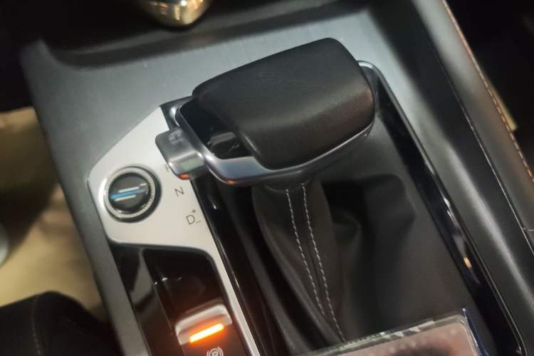 Used CHANGAN OSHAN X7 PLUS 2022 1.5T Blue Whale Edition Automatic Luxury 7-Seater Gear Lever