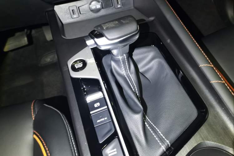 Used CHANGAN OSHAN X7 PLUS 2022 1.5T Blue Whale Edition Automatic Prestige 7-Seater Gear Lever