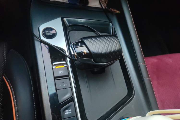 Used CHANGAN OSHAN X7 PLUS 2022 1.5T Blue Whale Edition Automatic ZhiZun Model Gear Lever