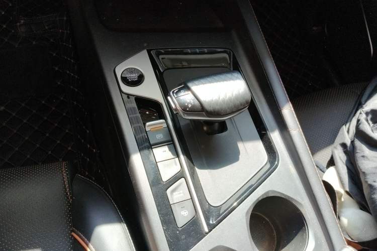 Used CHANGAN OSHAN X7 PLUS 2022 1.5T Blue Whale Edition Automatic Geeker Navigation Model Gear Lever