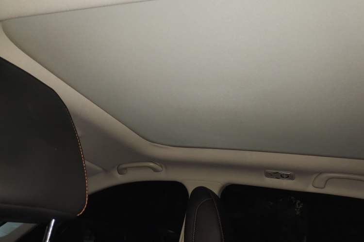 Used CHANGAN OSHAN X7 PLUS 2022 1.5T Blue Whale Edition Automatic Luxury 7-Seater Headliner