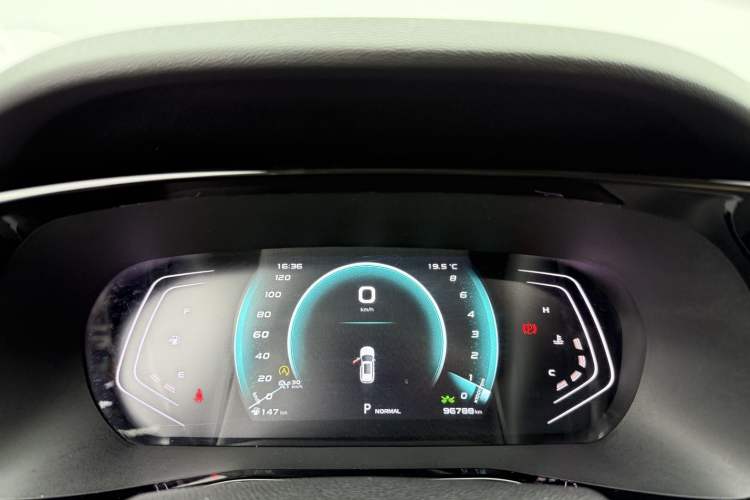 Used CHANGAN OSHAN X7 PLUS 2022 1.5T Blue Whale Edition Automatic ZhiZun Model Instrument Cluster