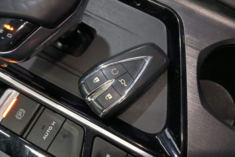 Used CHANGAN OSHAN X7 PLUS 2022 1.5T Blue Whale Edition Automatic ZhiZun Model Interior 1