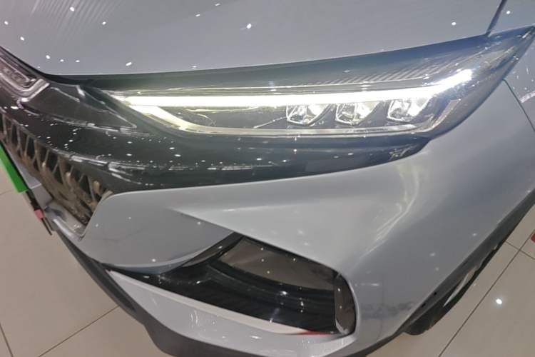 Used CHANGAN OSHAN X7 PLUS 2022 1.5T Blue Whale Edition Automatic Luxury Trim Left Front Headlight