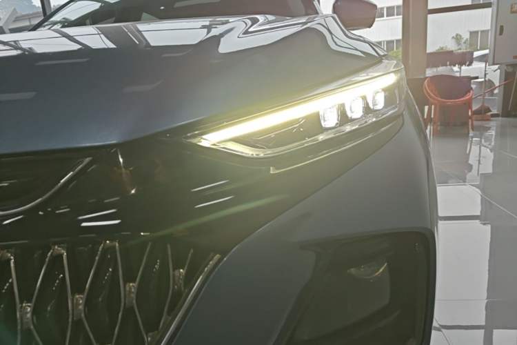Used CHANGAN OSHAN X7 PLUS 2022 1.5T Blue Whale Edition Automatic Prestige Version Left Front Headlight
