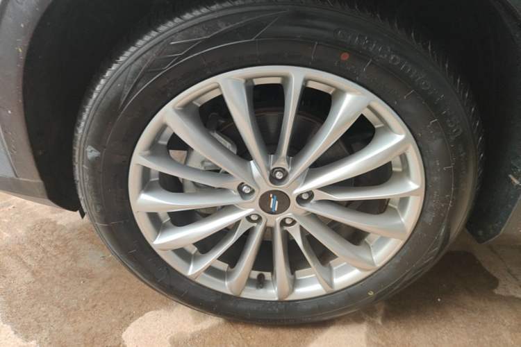 Used CHANGAN OSHAN X7 PLUS 2022 1.5T Blue Whale Edition Automatic Geeker Navigation Model Left Front Wheel Hub