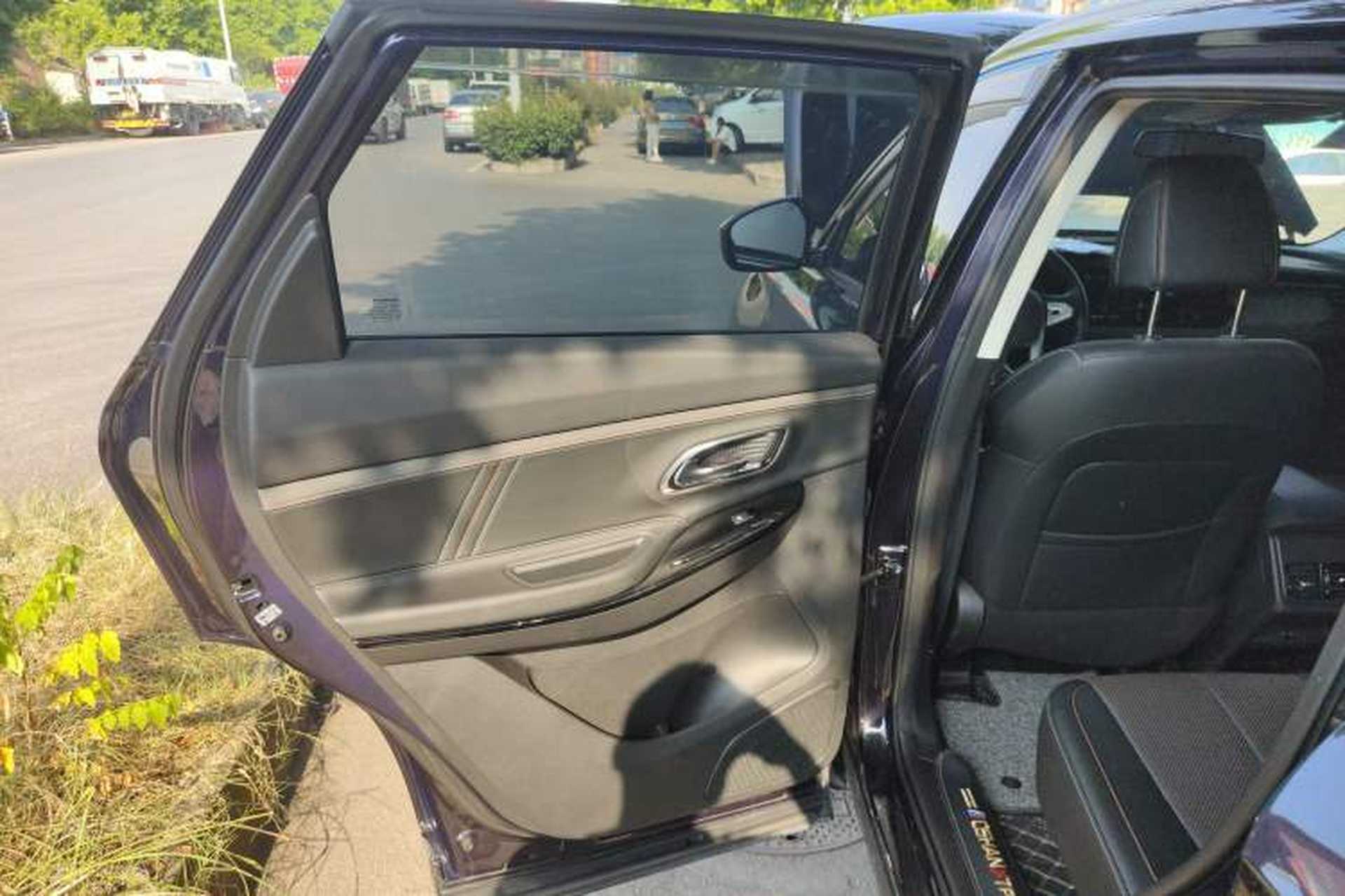 Used CHANGAN OSHAN X7 PLUS 2022 1.5T Blue Whale Edition Automatic Smart Luxury 7-Seater Left Rear Door Interior
