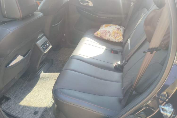 Used CHANGAN OSHAN X7 PLUS 2022 1.5T Blue Whale Edition Automatic ZhiZun Model Left Rear Seat