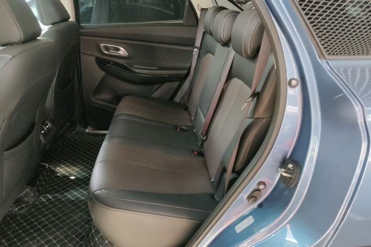 Used CHANGAN OSHAN X7 PLUS 2022 1.5T Blue Whale Edition Automatic Geeker Navigation Model Left Rear Seat