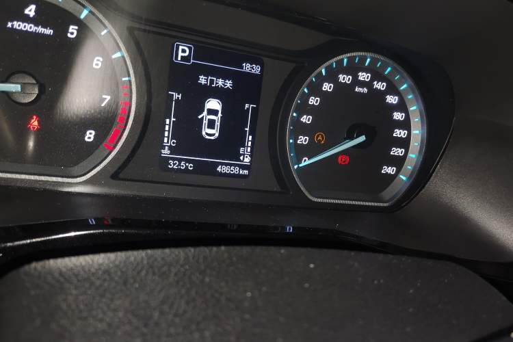 Used CHANGAN OSHAN X7 PLUS 2022 1.5T Blue Whale Edition Automatic Luxury 7-Seater Odometer Close Up