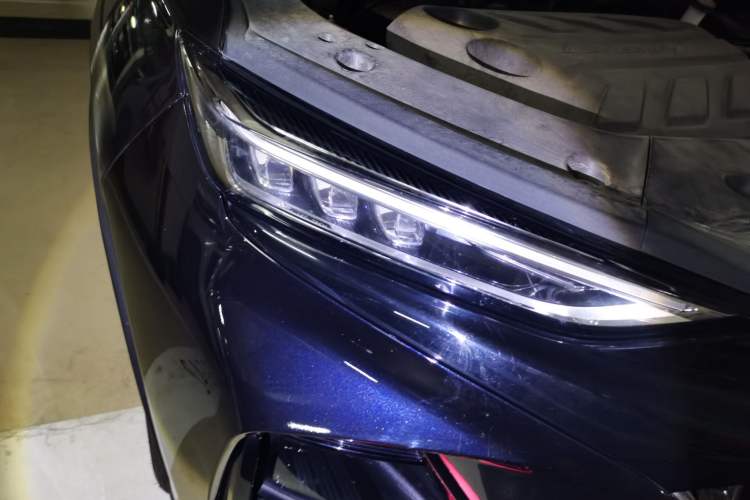 Used CHANGAN OSHAN X7 PLUS 2022 1.5T Blue Whale Edition Automatic Prestige 7-Seater Right Front Headlight