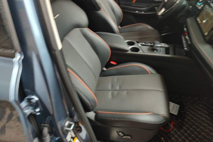 Used CHANGAN OSHAN X7 PLUS 2022 1.5T Blue Whale Edition Automatic Geeker Navigation Model Right Front Seat