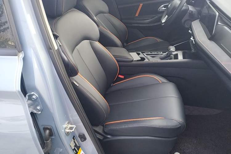 Used CHANGAN OSHAN X7 PLUS 2022 1.5T Blue Whale Edition Automatic Prestige Version Right Front Seat