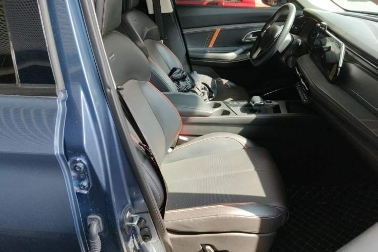 Used CHANGAN OSHAN X7 PLUS 2022 1.5T Blue Whale Edition Automatic Geeker Navigation Model Right Front Seat