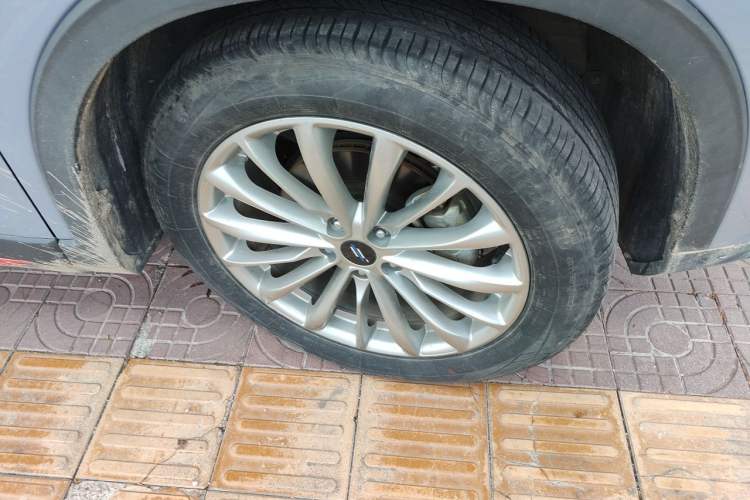 Used CHANGAN OSHAN X7 PLUS 2022 1.5T Blue Whale Edition Automatic Prestige Version Right Front Wheel Hub
