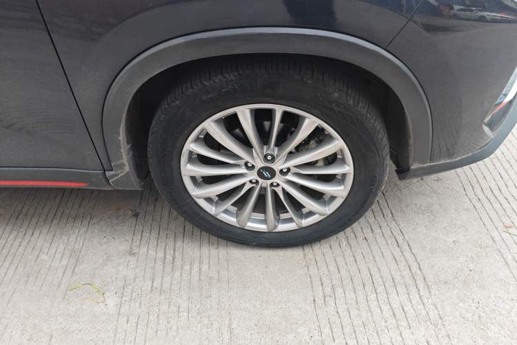 Used CHANGAN OSHAN X7 PLUS 2022 1.5T Blue Whale Edition Automatic Prestige Version Right Front Wheel Hub