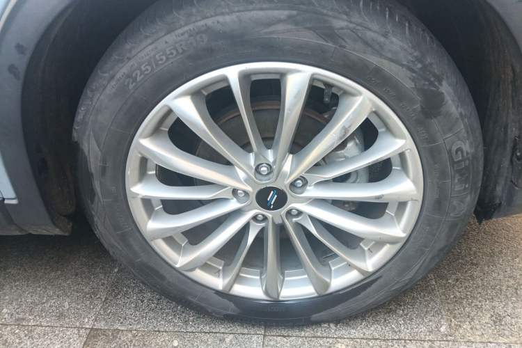 Used CHANGAN OSHAN X7 PLUS 2022 1.5T Blue Whale Edition Automatic Geeker Navigation Model Right Front Wheel Hub