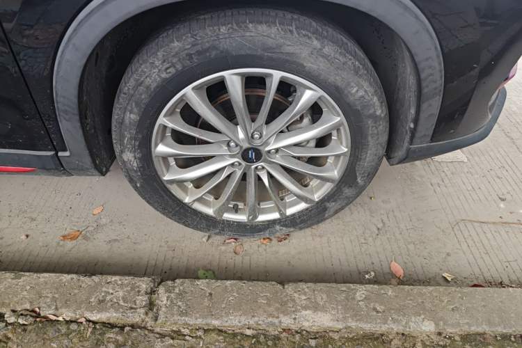 Used CHANGAN OSHAN X7 PLUS 2022 1.5T Blue Whale Edition Automatic Prestige Version Right Front Wheel Hub
