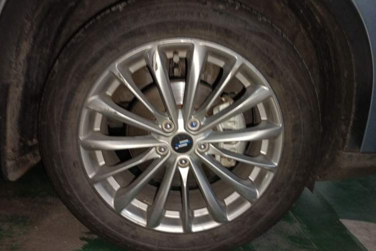 Used CHANGAN OSHAN X7 PLUS 2022 1.5T Blue Whale Edition Automatic Luxury Trim Right Front Wheel Hub