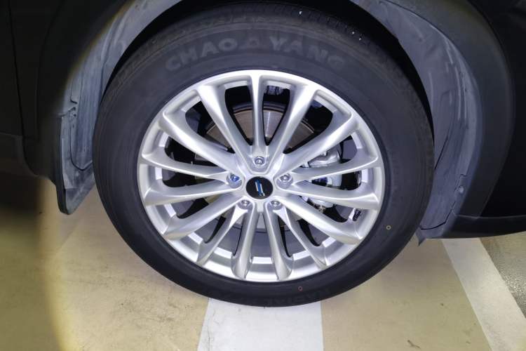 Used CHANGAN OSHAN X7 PLUS 2022 1.5T Blue Whale Edition Automatic Prestige 7-Seater Right Front Wheel Hub