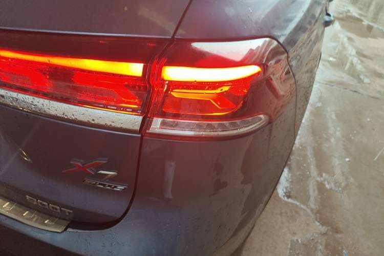 Used CHANGAN OSHAN X7 PLUS 2022 1.5T Blue Whale Edition Automatic Geeker Navigation Model Right Rear Taillight