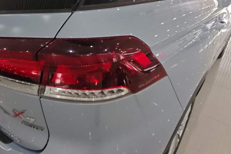 Used CHANGAN OSHAN X7 PLUS 2022 1.5T Blue Whale Edition Automatic Luxury Trim Right Rear Taillight