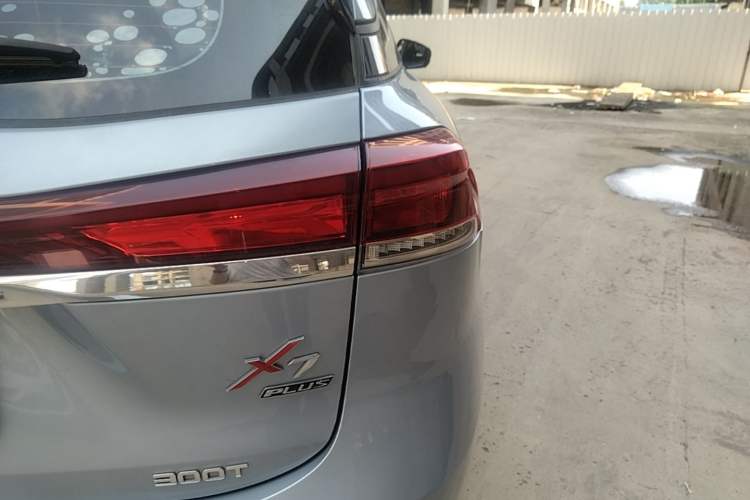 Used CHANGAN OSHAN X7 PLUS 2022 1.5T Blue Whale Edition Automatic Prestige Version Right Rear Taillight