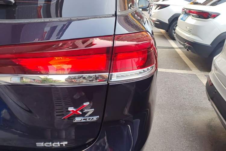 Used CHANGAN OSHAN X7 PLUS 2022 1.5T Blue Whale Edition Automatic Prestige Version Right Rear Taillight