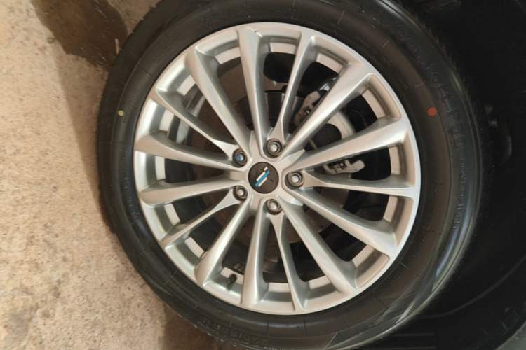 Used CHANGAN OSHAN X7 PLUS 2022 1.5T Blue Whale Edition Automatic Geeker Navigation Model Right Rear Wheel Hub