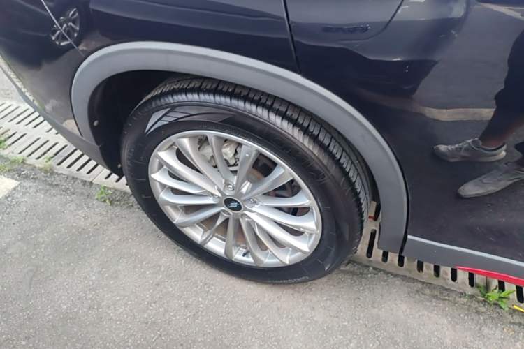 Used CHANGAN OSHAN X7 PLUS 2022 1.5T Blue Whale Edition Automatic Prestige Version Right Rear Wheel Hub