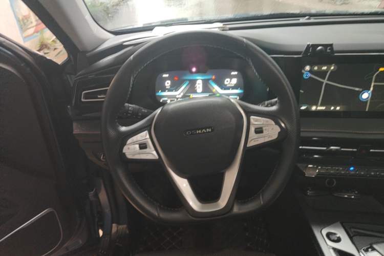 Used CHANGAN OSHAN X7 PLUS 2022 1.5T Blue Whale Edition Automatic Geeker Navigation Model Steering Wheel