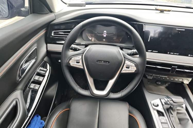 Used CHANGAN OSHAN X7 PLUS 2022 1.5T Blue Whale Edition Automatic Prestige Version Steering Wheel