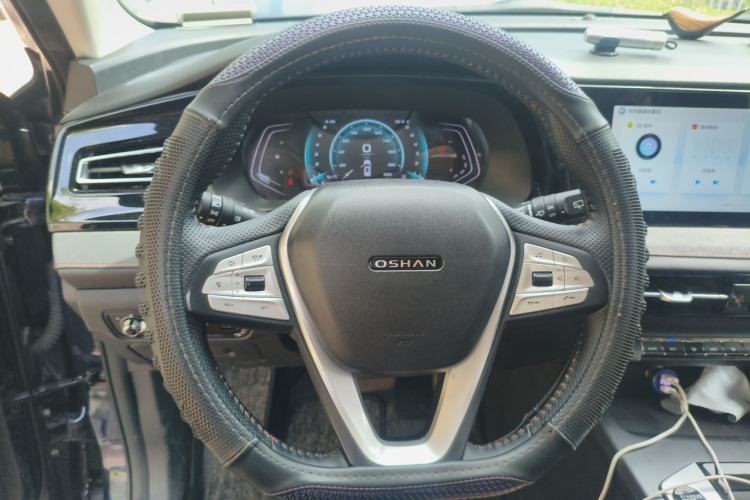 Used CHANGAN OSHAN X7 PLUS 2022 1.5T Blue Whale Edition Automatic ZhiZun Model Steering Wheel
