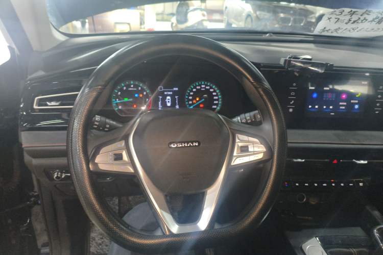 Used CHANGAN OSHAN X7 PLUS 2022 1.5T Manual Luxury Version Steering Wheel