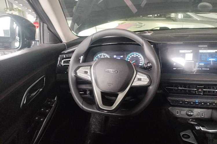 Used CHANGAN OSHAN X7 PLUS 2022 1.5T Blue Whale Edition Automatic Luxury Trim Steering Wheel