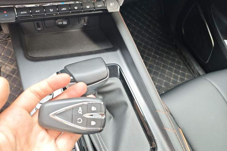 Used CHANGAN OSHAN X7 PLUS 2022 1.5T Blue Whale Edition Automatic Prestige Version Vehicle Key