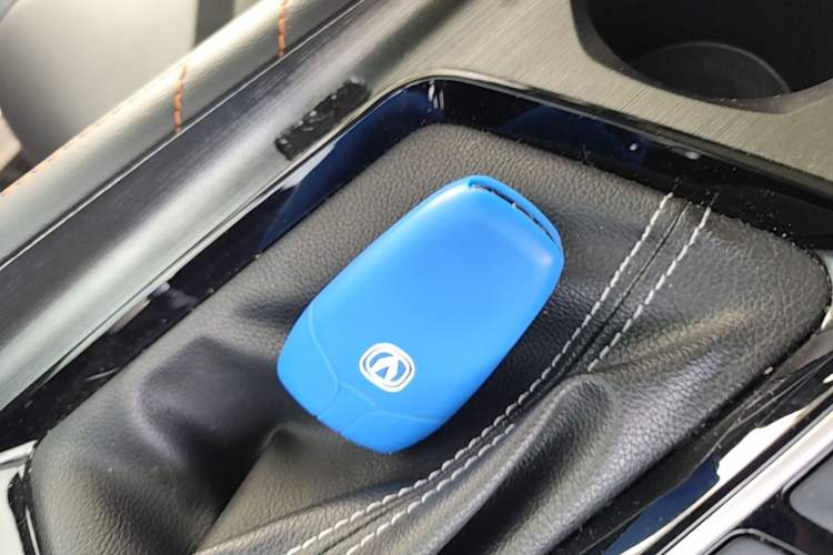 Used CHANGAN OSHAN X7 PLUS 2022 1.5T Blue Whale Edition Automatic Luxury Trim Vehicle Key