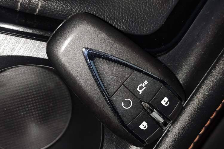 Used CHANGAN OSHAN X7 PLUS 2022 1.5T Blue Whale Edition Automatic Luxury 7-Seater Vehicle Key