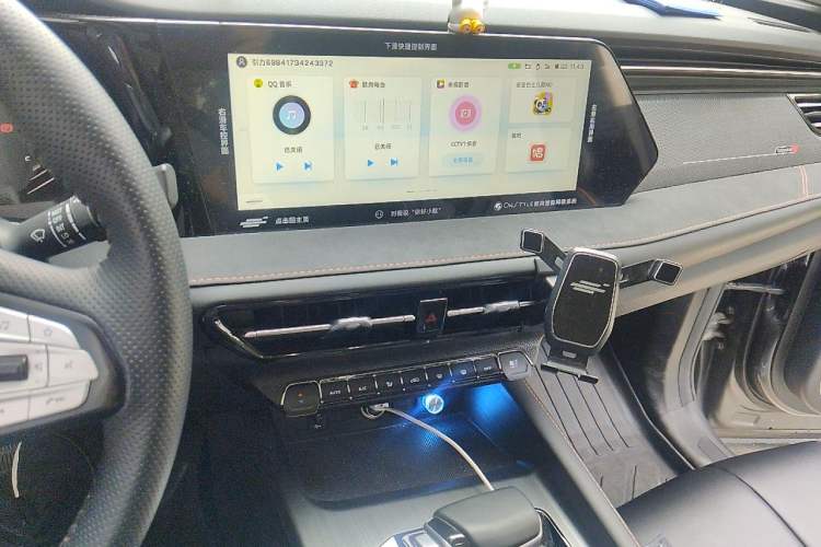 Used CHANGAN OSHAN X7 PLUS 2022 1.5T Blue Whale Edition Automatic Prestige 7-Seater Audio And AC Panel