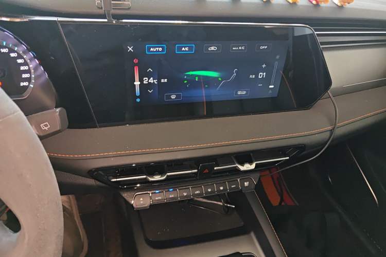 Used CHANGAN OSHAN X7 PLUS 2022 1.5T Blue Whale Edition Automatic Luxury Trim Audio And AC Panel