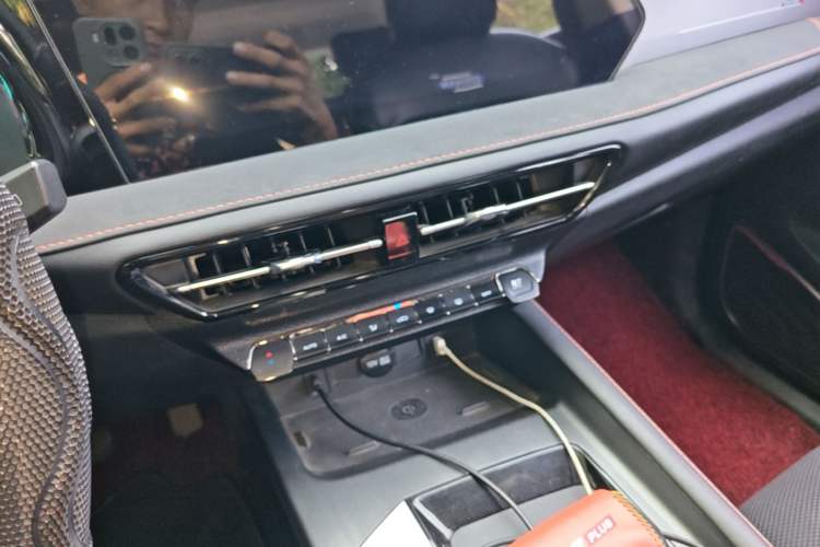 Used CHANGAN OSHAN X7 PLUS 2022 1.5T Blue Whale Edition Automatic Geeker Flagship Model Audio And AC Panel