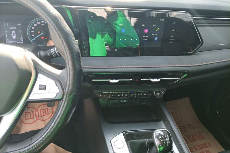 Used CHANGAN OSHAN X7 PLUS 2022 1.5T Manual Luxury Version Audio And AC Panel