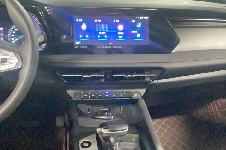 Used CHANGAN OSHAN X7 PLUS 2022 1.5T Blue Whale Edition Automatic Luxury Trim Audio And AC Panel