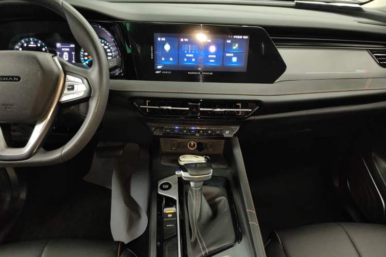 Used CHANGAN OSHAN X7 PLUS 2022 1.5T Blue Whale Edition Automatic Luxury Trim Audio And AC Panel