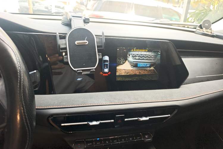 Used CHANGAN OSHAN X7 PLUS 2022 1.5T Blue Whale Edition Automatic Luxury 7-Seater Audio And AC Panel