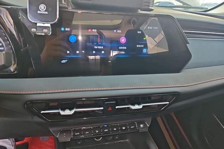 Used CHANGAN OSHAN X7 PLUS 2022 1.5T Blue Whale Edition Automatic Luxury Trim Audio And AC Panel