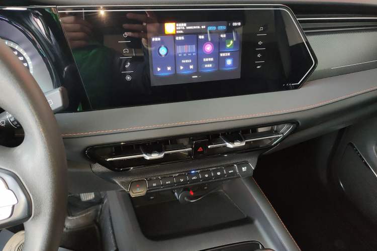 Used CHANGAN OSHAN X7 PLUS 2022 1.5T Manual Luxury Version Audio And AC Panel