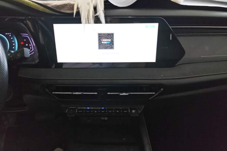 Used CHANGAN OSHAN X7 PLUS 2022 1.5T Blue Whale Edition Automatic ZhiZun Model Audio And AC Panel