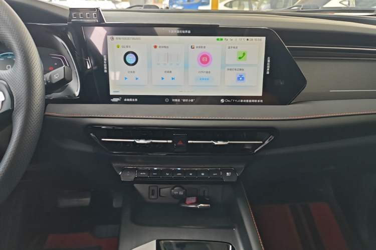 Used CHANGAN OSHAN X7 PLUS 2022 1.5T Blue Whale Edition Automatic ZhiZun Model Audio And AC Panel