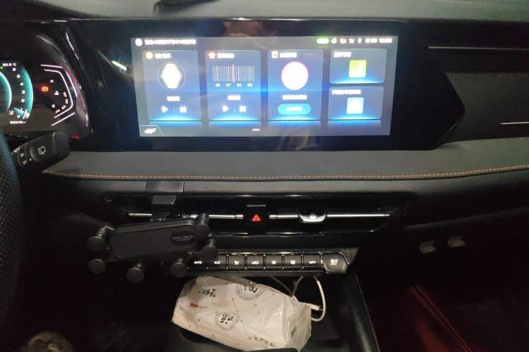 Used CHANGAN OSHAN X7 PLUS 2022 1.5T Blue Whale Edition Automatic Prestige Version Audio And AC Panel
